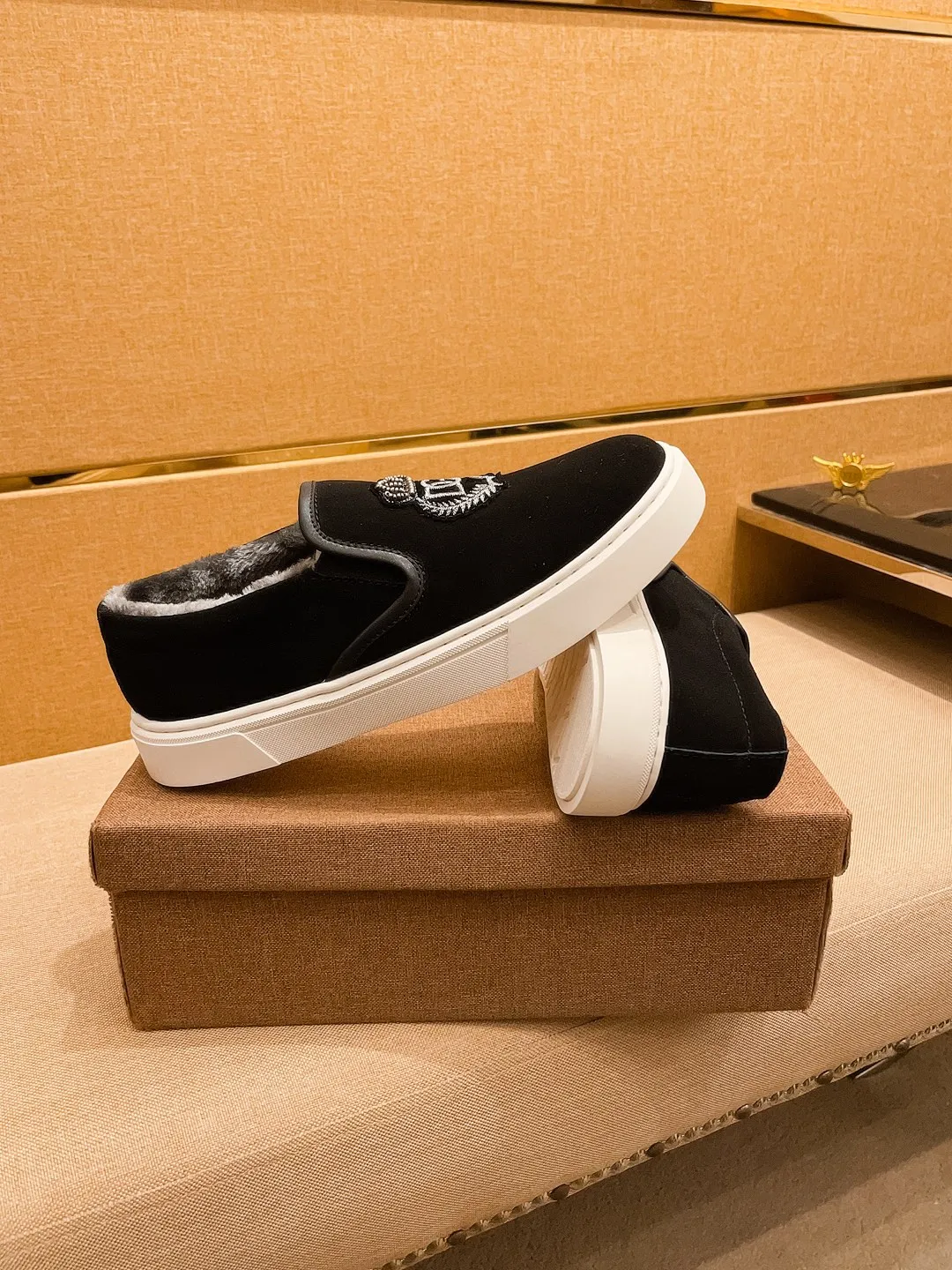 P360🚘🚘【DG】🔥 Velvet lining 🔥High-end men's shoes brand official website 1:1 latest masterpiece: the upper is made of Italian imported first-layer cowhide with Shushi original anti-slip and wear-resistant outsole🔥, making walking more convenient and comfortable! An exclusive new model, a stunning work, a beautiful 1:1 replica [color] compared to the official quality! Create a fashionable personality to set off your uniqueness! A must-have for trendy men! Classic 🔥Size: 38-44 Color: 🔥 3⃣️colors available🔥